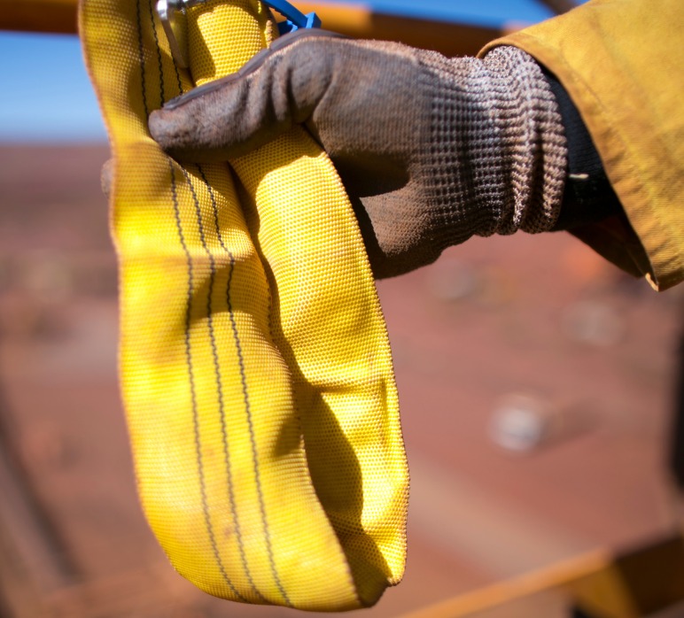 Lifting sling thread